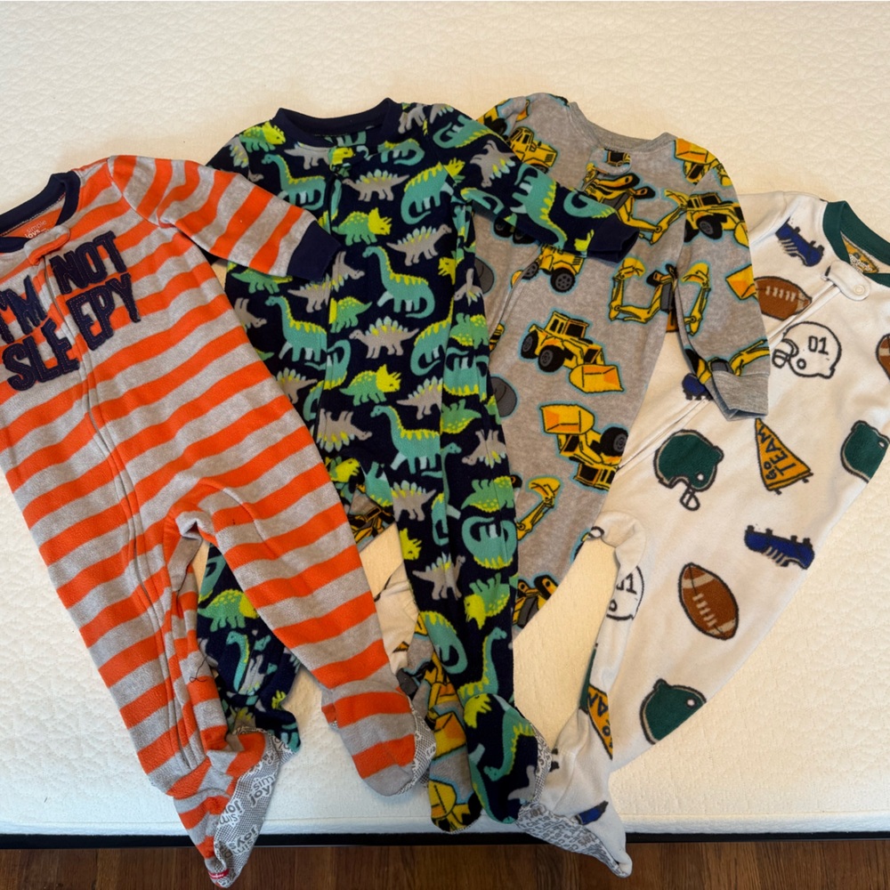 Carter’s pajamas size 12mo